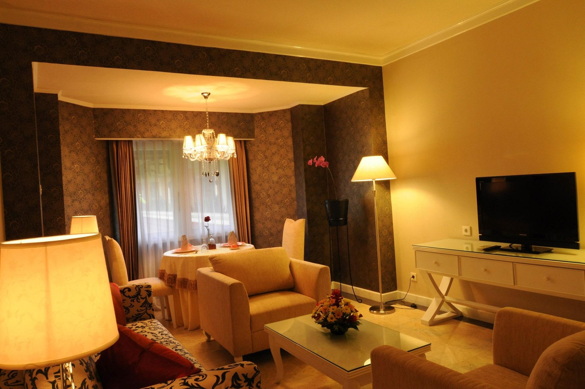 Grand Legi Hotel Матарам Екстер'єр фото