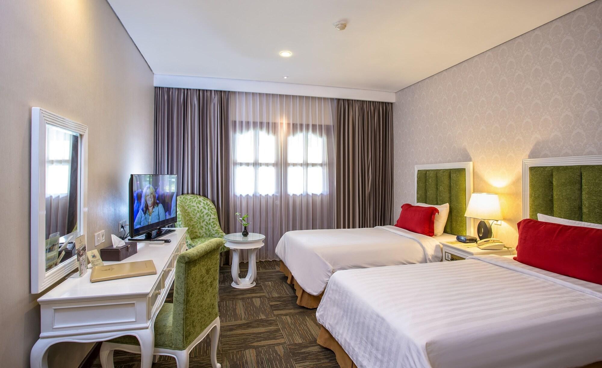 Grand Legi Hotel Матарам Екстер'єр фото